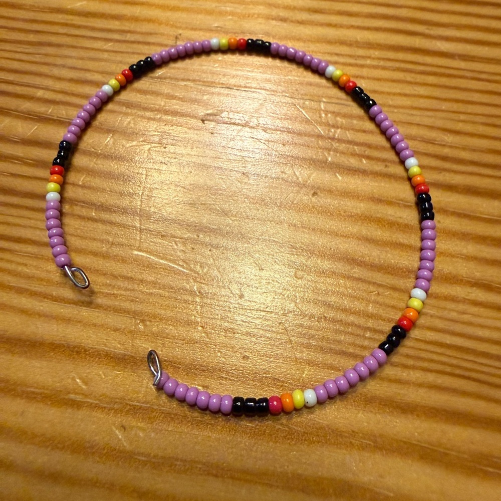 EUC -Mohawk beaded bracelet, lilac and black